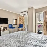 Picturesque Hotel Room With Private Balcony In Waikiki!