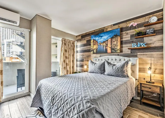 Picturesque Hotel Room With Private Balcony In Waikiki!