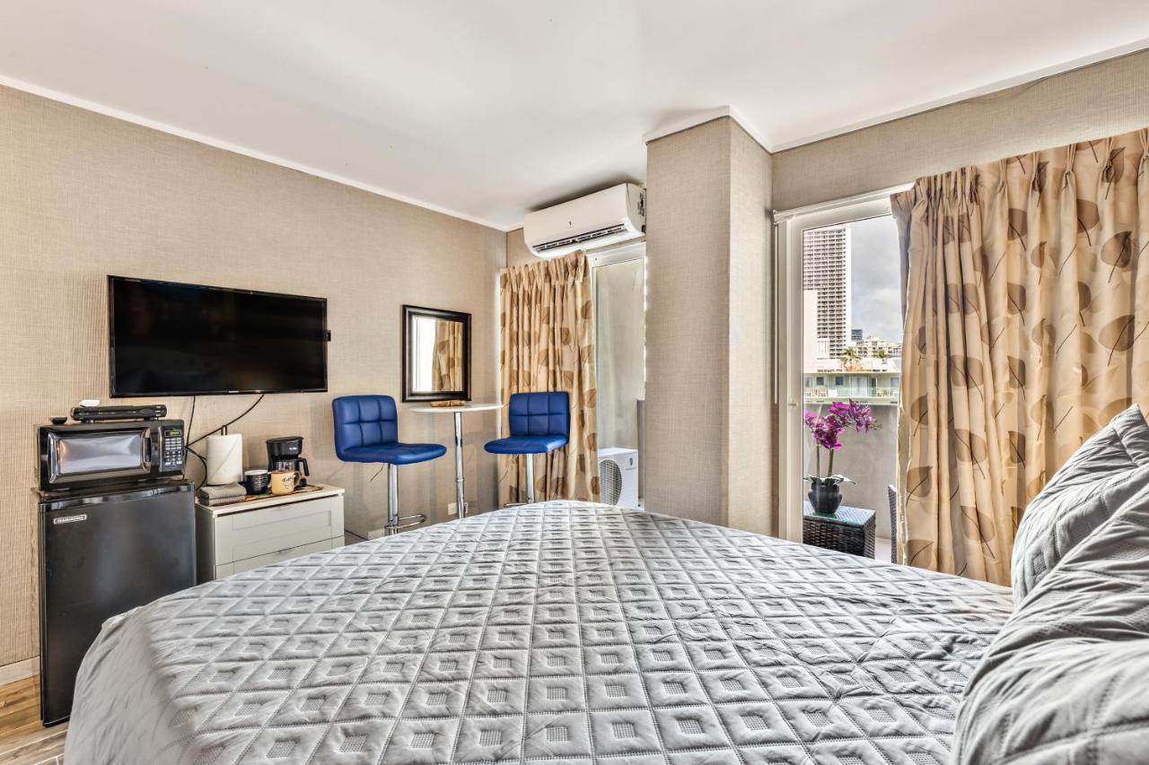 Picturesque With Private Balcony In Waikiki! Honolulu
