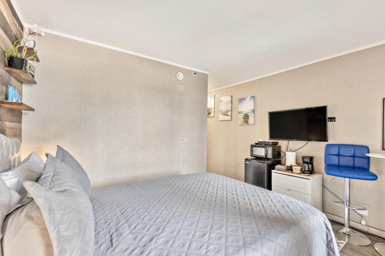 Picturesque With Private Balcony In Waikiki! Apartment