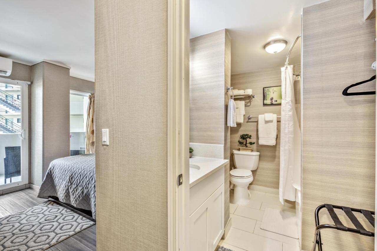 Picturesque With Private Balcony In Waikiki! * Honolulu
