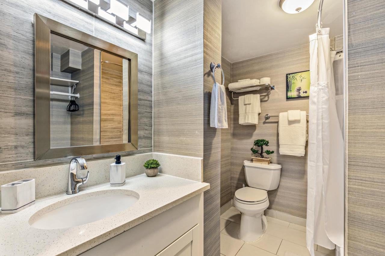 Picturesque With Private Balcony In Waikiki! Apartment