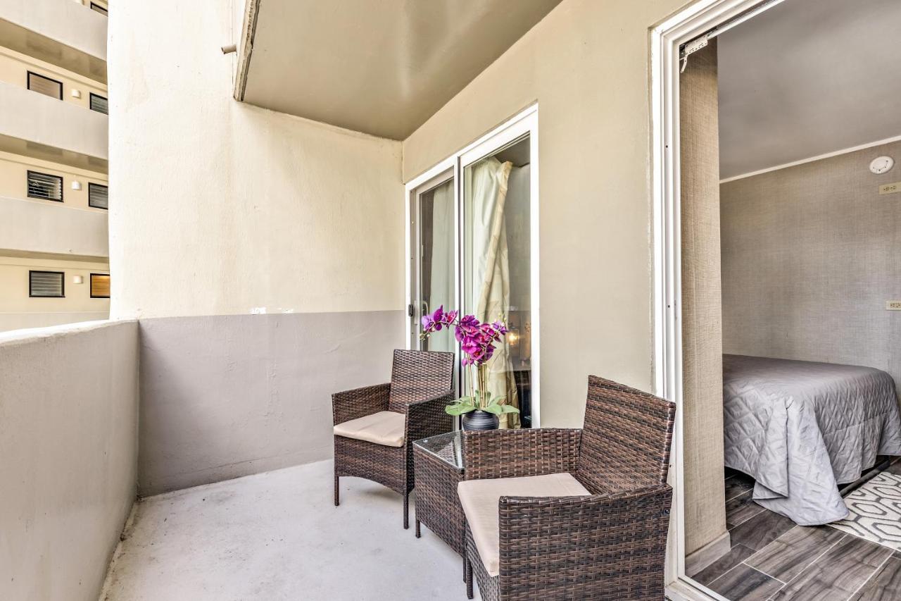 Picturesque With Private Balcony In Waikiki!