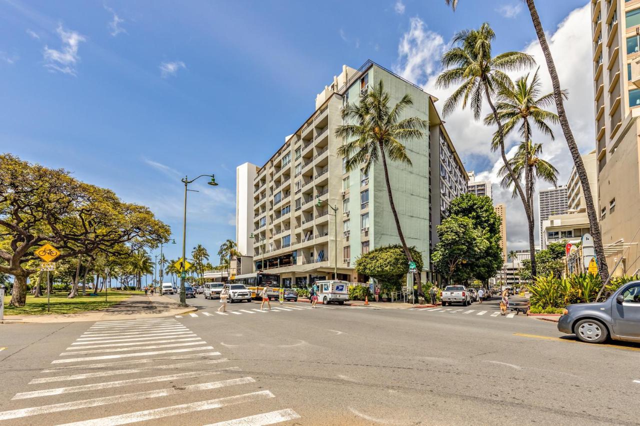 Apartment Picturesque With Private Balcony In Waikiki! Honolulu